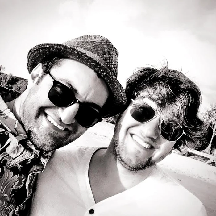 De pus în ramă: Smiley, alături de fratele său