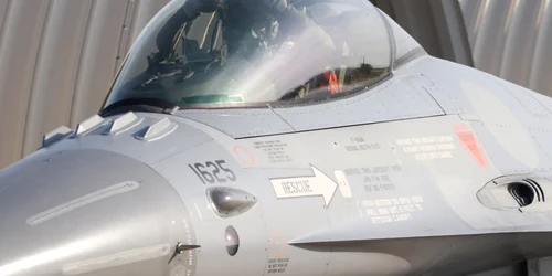 Un nou lot de trei aeronave F 16 Fighting Falcon a sosit la Câmpia Turzii FOTTO MAPN jpg