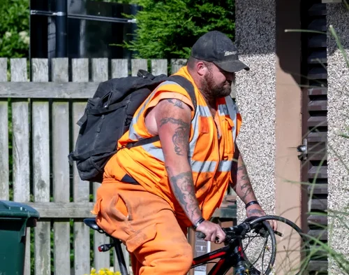 Bărbatul de 40 de an lucrează acum într-o carieră FOTO: thesun.co.uk