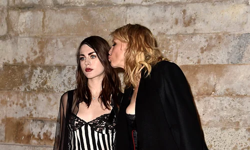 Givenchy : Front Row   Paris Fashion Week Womenswear Spring/Summer 2017 jpeg