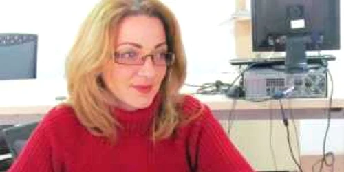 Melania Dragomir spune că încă ţine legătura cu foştii ei elevi. Foto: Renate Simion