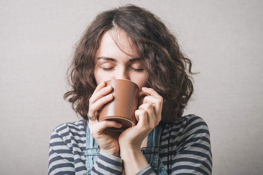 Obiceiul de dimineață care ar putea crește riscul unui tip de cancer. Avertismentul unui oncolog