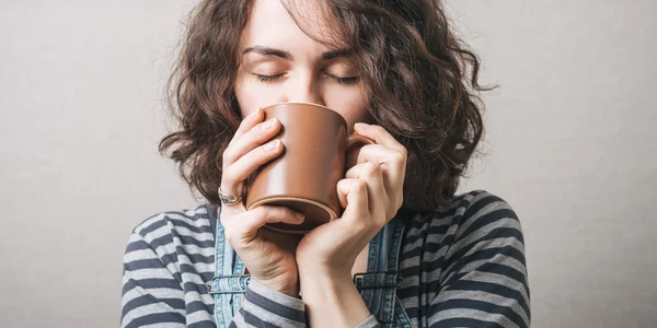 De ce sa te gandesti de doua ori inainte sa bei cafeaua prea repede  Sursa foto shutterstock 286224680 jpg