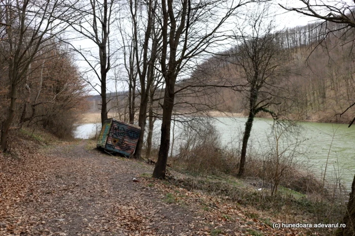 lacul cozia foto daniel guta adevarul