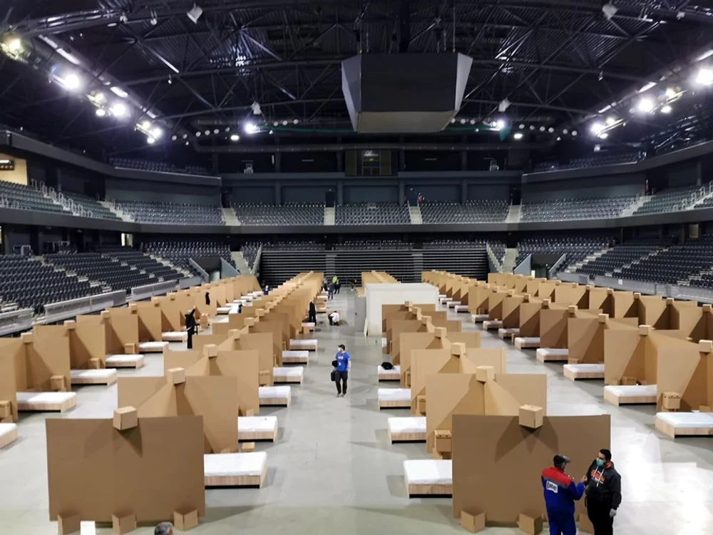
    În Sala de Sport din Cluj, cea mai mare din România au fost montate 350 de paturiFoto: monitorulcj.ro  