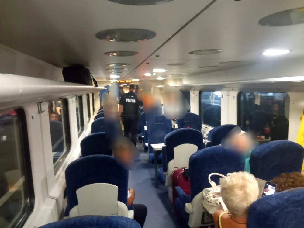Cu droguri, în trenul estival spre Neversea. Ce au găsit poliţiştii de la Transporturi asupra unui tânăr