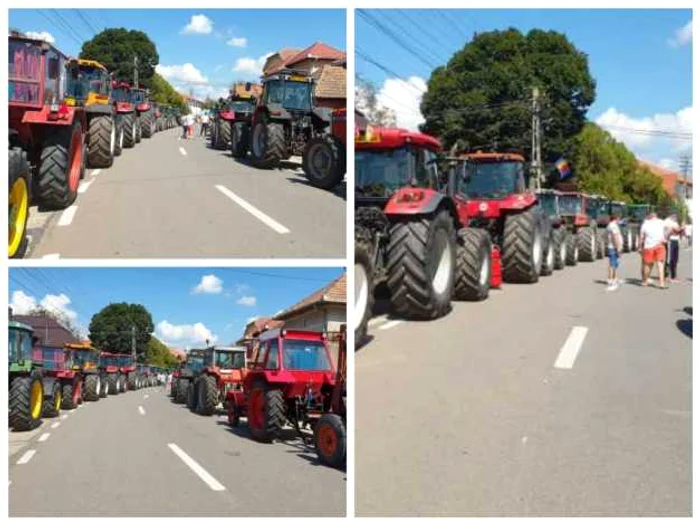 Agricultorii din Mihalţ au scos tractoarele la paradă. Foto: ziarulunirea.ro