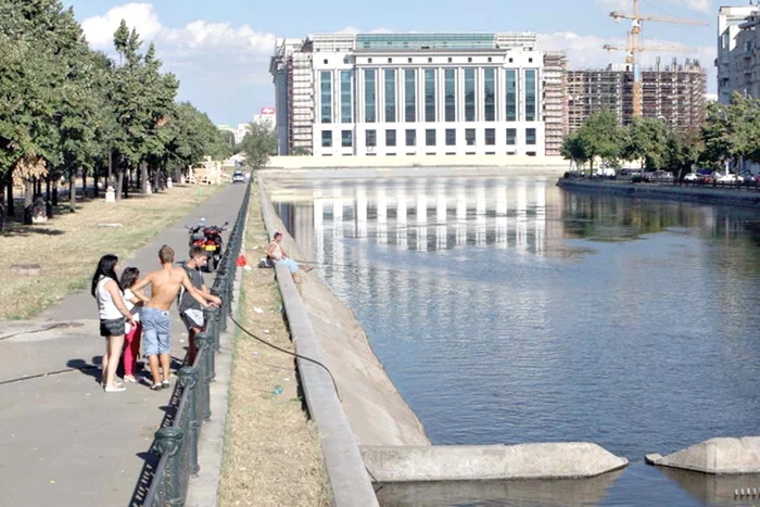 Aşa ar putea arăta Dâmboviţa  între Unirii şi Biblioteca Naţională (Fotografii: Asociaţia Ivan Patzaichin Mila 23)