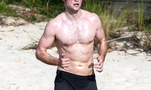 *EXCLUSIVE* Robert Pattinson gets fit with personal trainer at the beach **WEB MUST CALL FOR PRICING** jpeg
