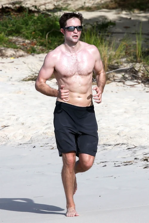 *EXCLUSIVE* Robert Pattinson gets fit with personal trainer at the beach **WEB MUST CALL FOR PRICING** jpeg
