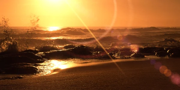Rasarit la malul marii -ocean - apa - FOTO Shutterstock 