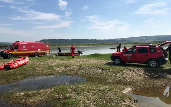 
    Alte părţi din cadavru au fost descoperite în Siret de pompieri. Foto: adevarul.ro  