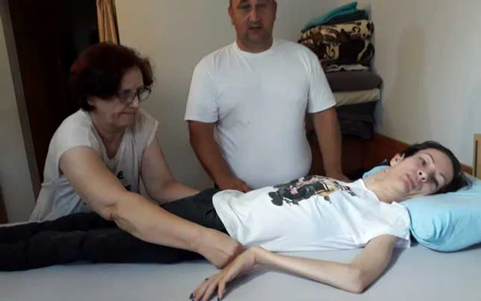 Mama s-a mutat cu fiica ei în căminul studenţesc pentru a putea să o ducă la cursuri