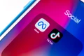 Meta Tik Tok telefon mobil shutterstock 2146145097 jpg