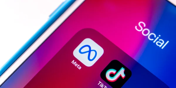 Meta Tik Tok telefon mobil shutterstock 2146145097 jpg