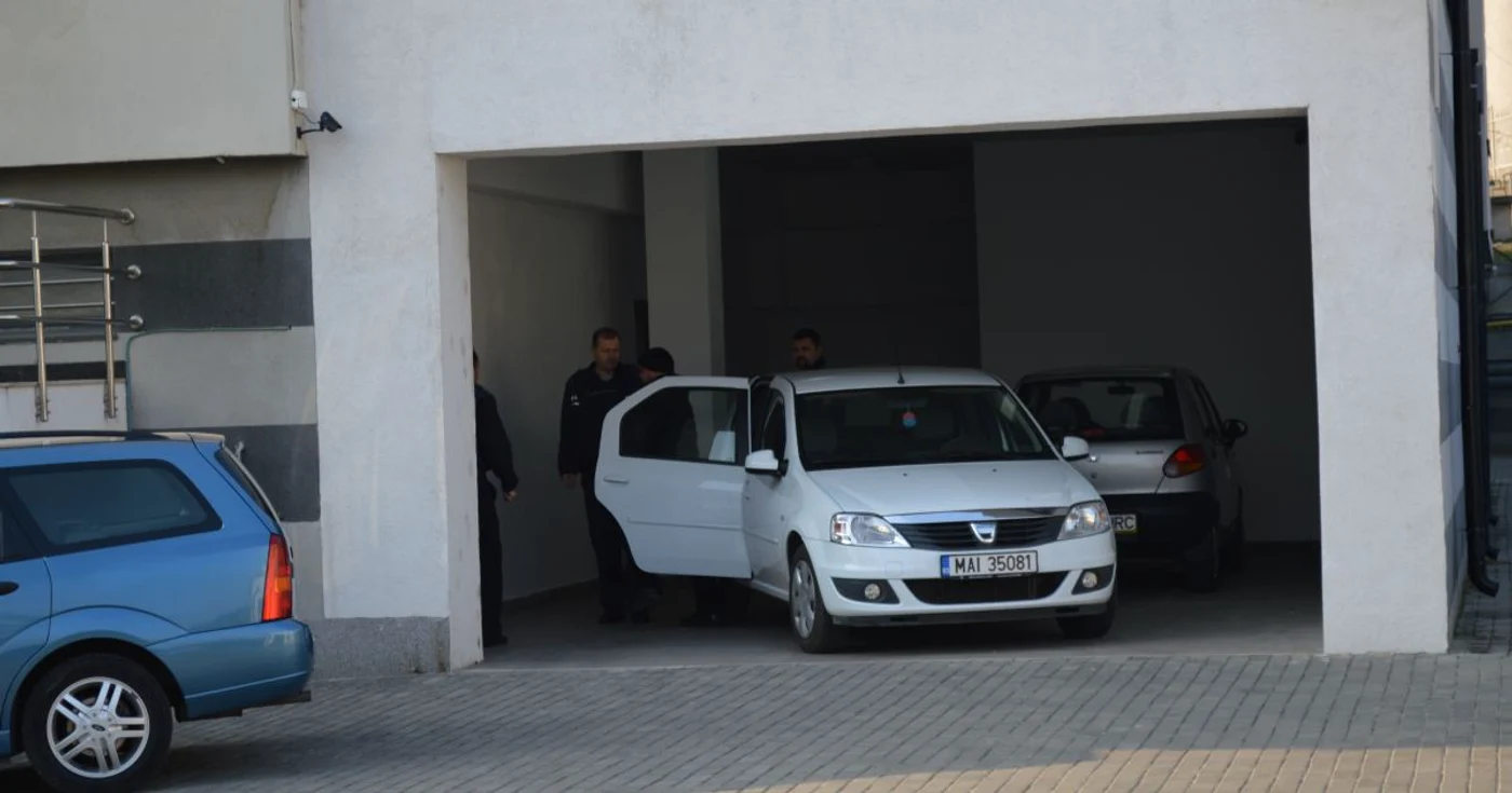 arestati contrabanda cu deltaplanul