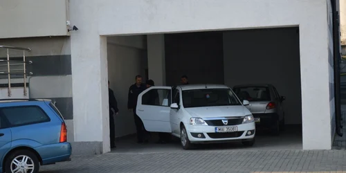 arestati contrabanda cu deltaplanul