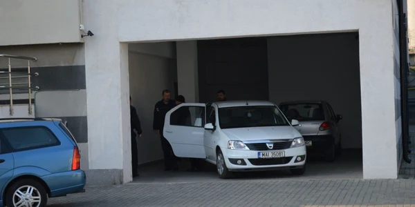 arestati contrabanda cu deltaplanul