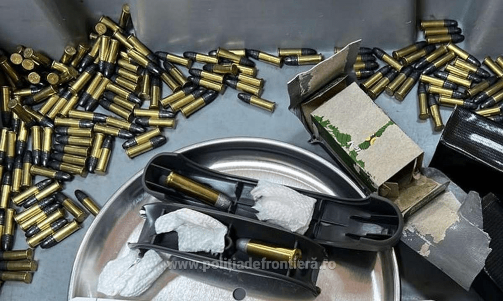 Peste 150 de cartușe găsite într-un bagajul unui româno-american, la Aeroportul Cluj