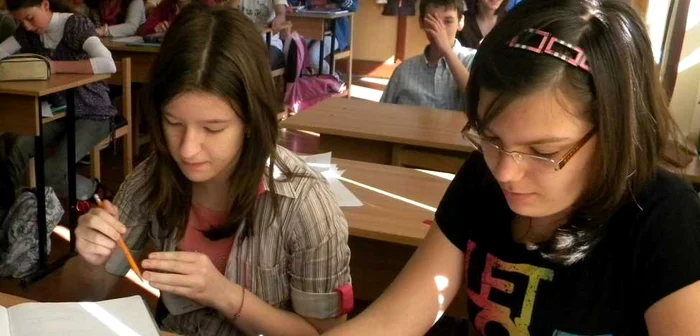 Elevii din clasele a VIII-a vor intra la licee în funcţie de notele obţinute la şcoală