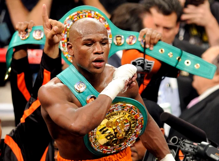 Floyd Mayweather rămâne neînvins