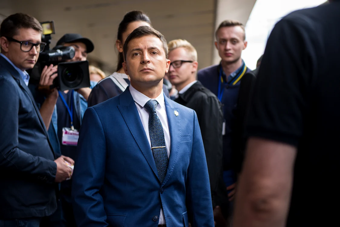 Imagine din serial, cu actorul principal, Volodymyr Zelensky