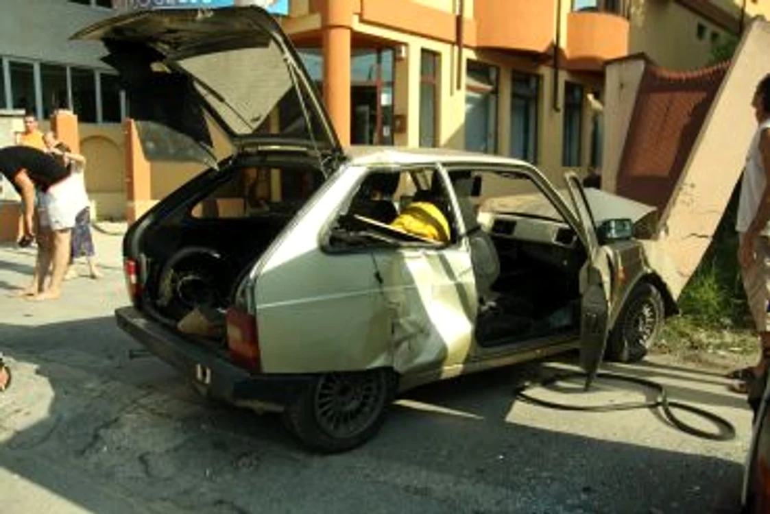 Craiova: O groapă era să bage în mormânt doi craioveni
