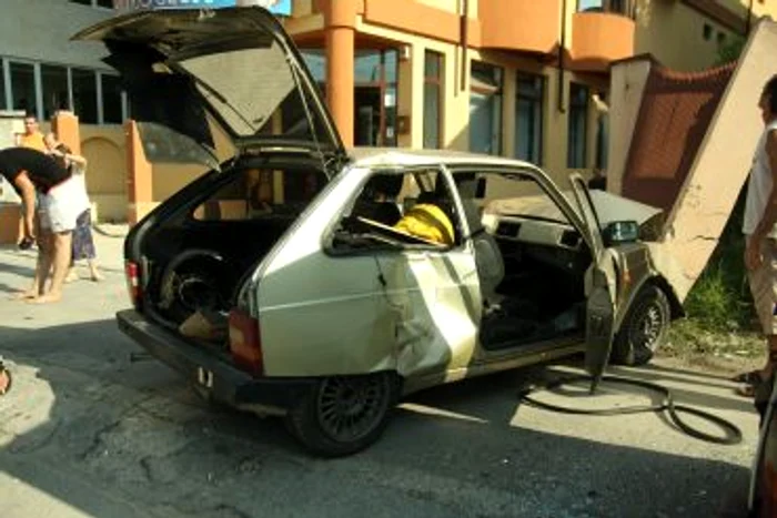 Craiova: O groapă era să bage în mormânt doi craioveni