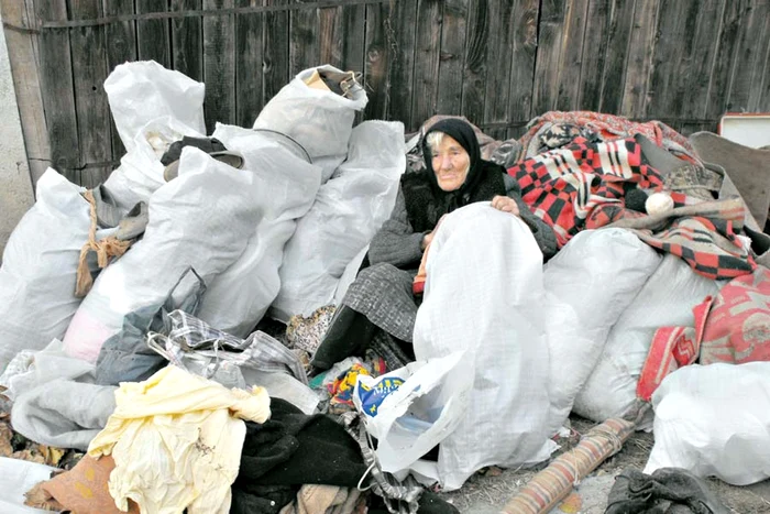 
    Ştefana Militaru şi-a  trecut casa pe numele  nepoţilor care  trebuiau să o îngrijească  până la moarte  