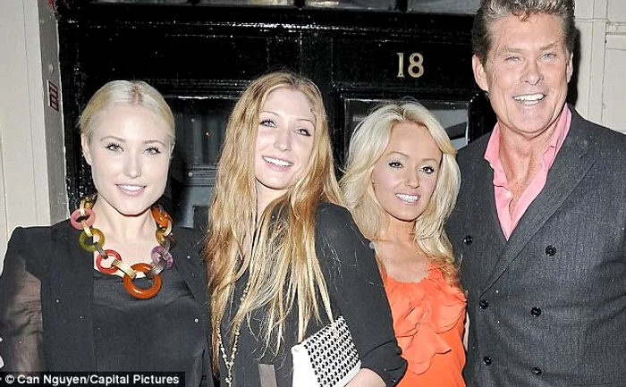 David Hasselhoff (63 de ani), logodnica sa Hayley Roberts (36 de ani) și fiicele sale Hayley (23 de ani) și Taylor-Ann (26 de ani)