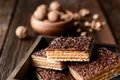 Napolitane cu caramel si glazura de ciocolata shutterstock 1486602089 jpg