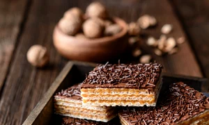 Napolitane cu caramel si glazura de ciocolata shutterstock 1486602089 jpg