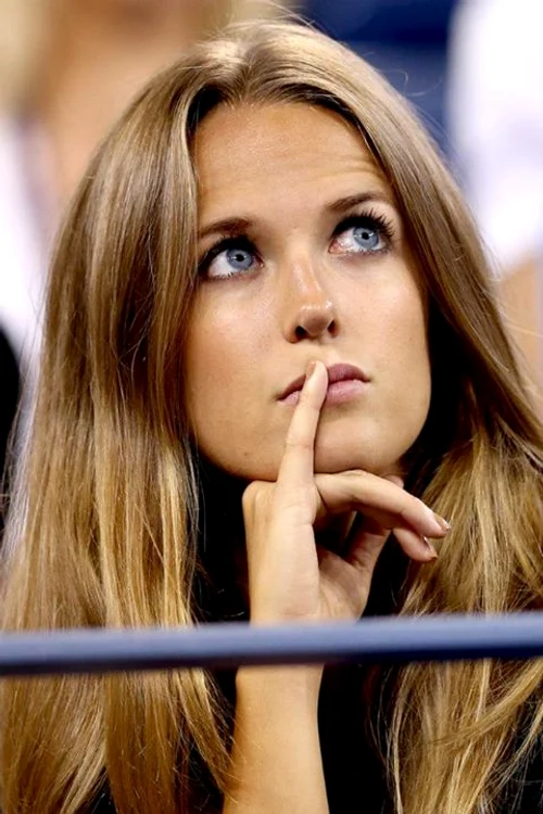 
    Kim Sears e printre cele mai sexi soţii de tenismenifoto: facebook  