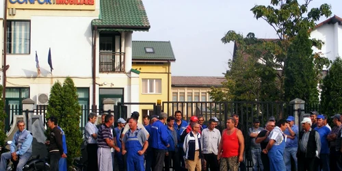 muncitorii îşi cer drepturile cuvenite