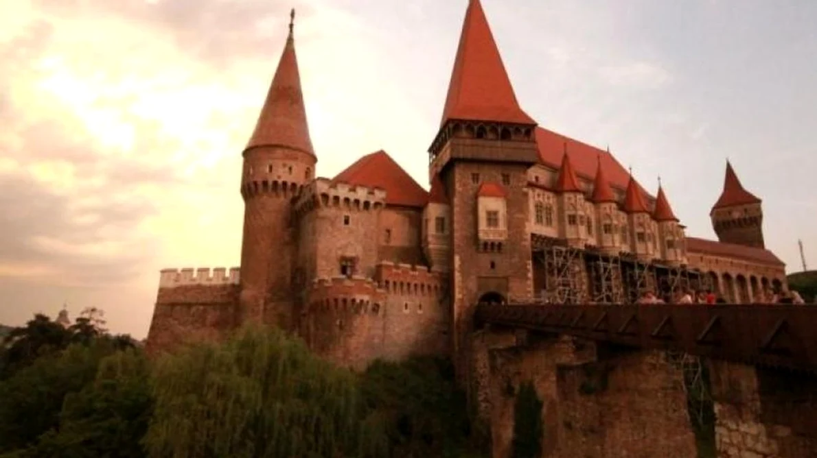 Castelul din Hunedoara va fi gazda primului târg european al castelelor jpeg