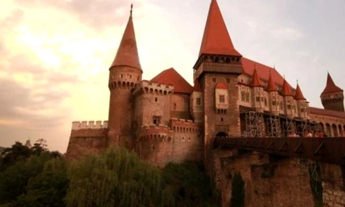 Castelul din Hunedoara va fi gazda primului târg european al castelelor jpeg
