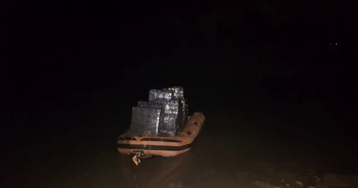 barca cu tigari de contrabanda FOTO STPF Mehedinti