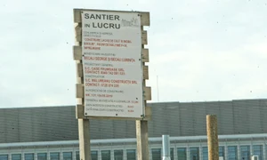 Conform autorizaţiei  de construcţie, lucrările ar trebui finalizate  peste o lună jpeg
