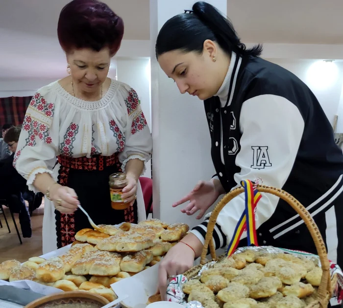 Mucenicii sunt unși cu miere de albine FOTO: C. Mazilu