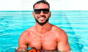 Cheluțu, la lecția de înot png