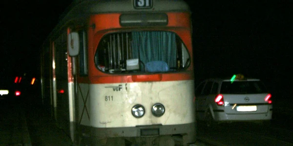 Tramvaiele sunt blocate pe linii. 