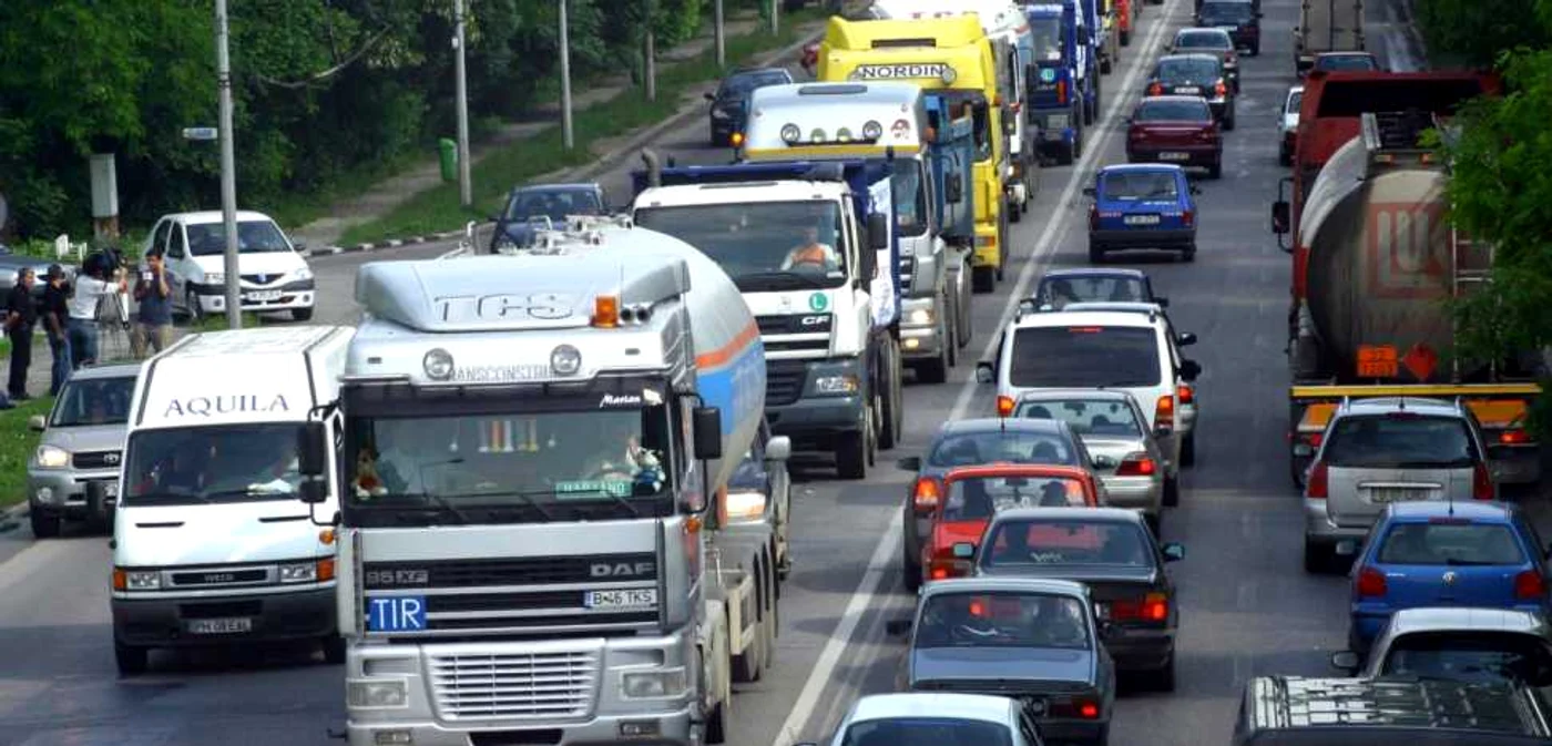 Peste 100.000 de vehicule vor participa joi la un mega-protest dacă Guvernul nu plafonează tarifele RCA