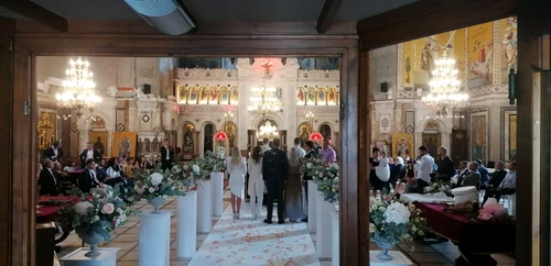 Elena Udrea și Adrian Alexandrov își creștinează fiica, Eva Maria, în ziua când micuța împlinește un an, la Mănăstirea Cașin din CapitalăFoto: Click!