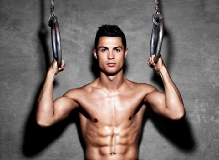 Una dintre cele mai tari imagini cu Cristiano Ronaldo este cea în care a pozat în lenjerie intimăfoto: facebook.com