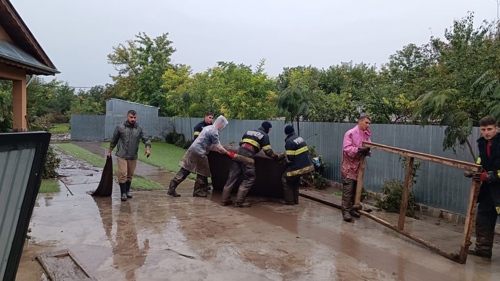21 de localități din patru județe, afectate de furia ciclonului Boris. Autoritățile intervin cu ajutoare de la rezerva de stat
