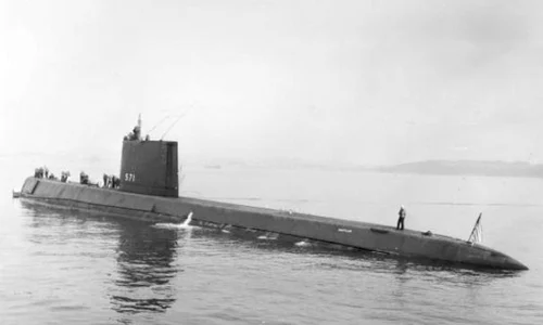 Rusia desfăşoară exerciţii militare cu submarine nucleare şi lansatoare de rachete jpeg