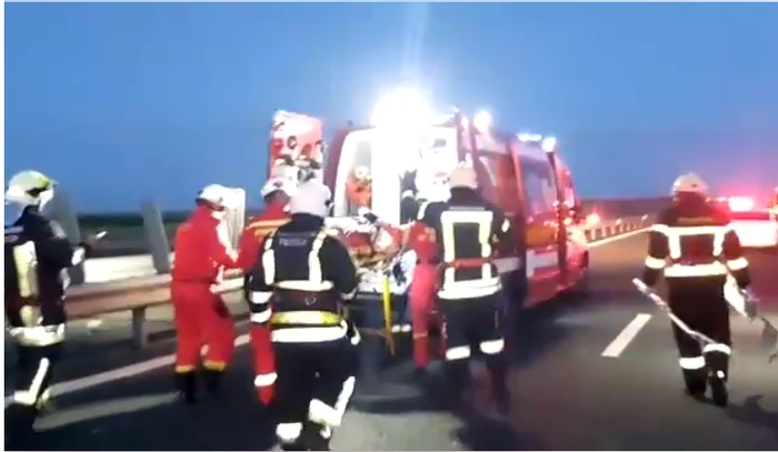 
    Un accident cu un mort şi 16 răniţi a avut loc în zona localităţii Nădlacfoto: news.ro  