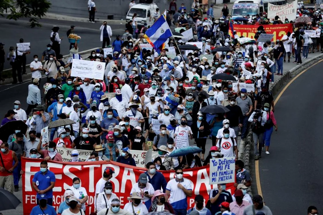 Proteste in El Salvador fata de bitcoin FOTO EPA-EFE