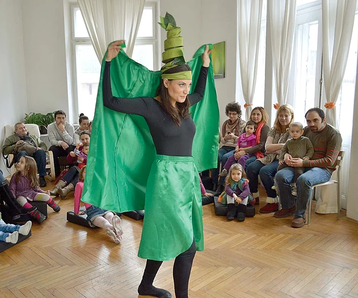 Aici, în rol  de spiriduş