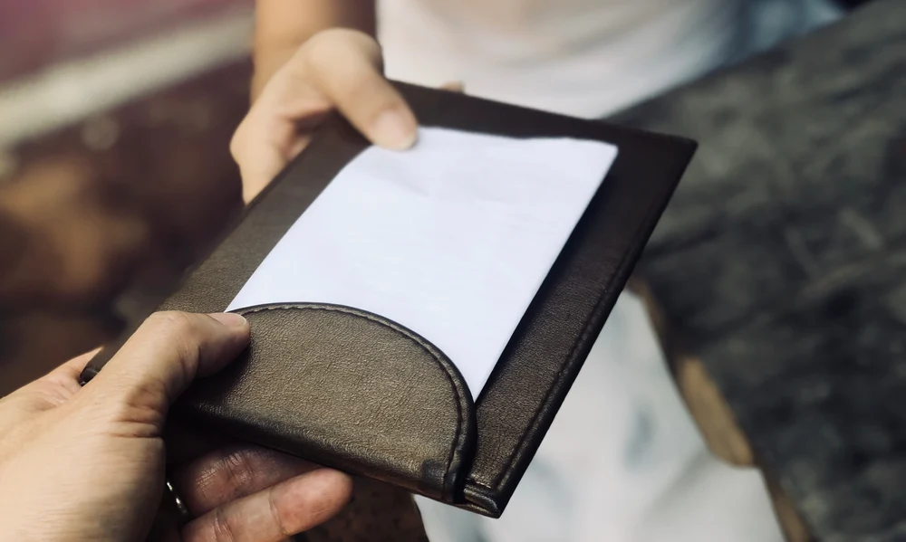 Când a văzut nota de plată, tânărul și-a pus partenera să achite jumătate FOTO Shutterstock